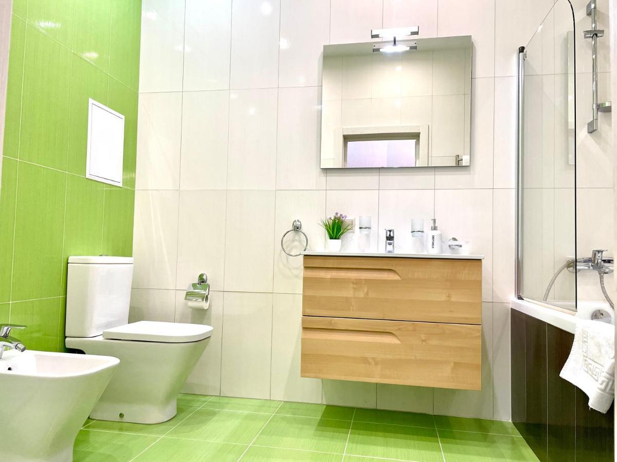 Navit Luxury Apartments With Breakfast Near The Railway Station, The City Center And The Park Kiev Exterior foto