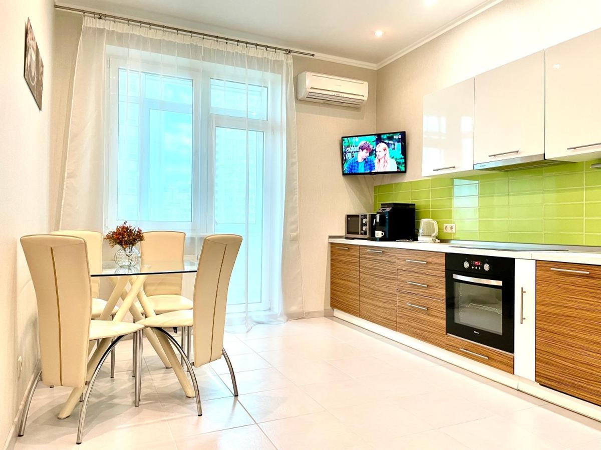 Navit Luxury Apartments With Breakfast Near The Railway Station, The City Center And The Park Kiev Exterior foto