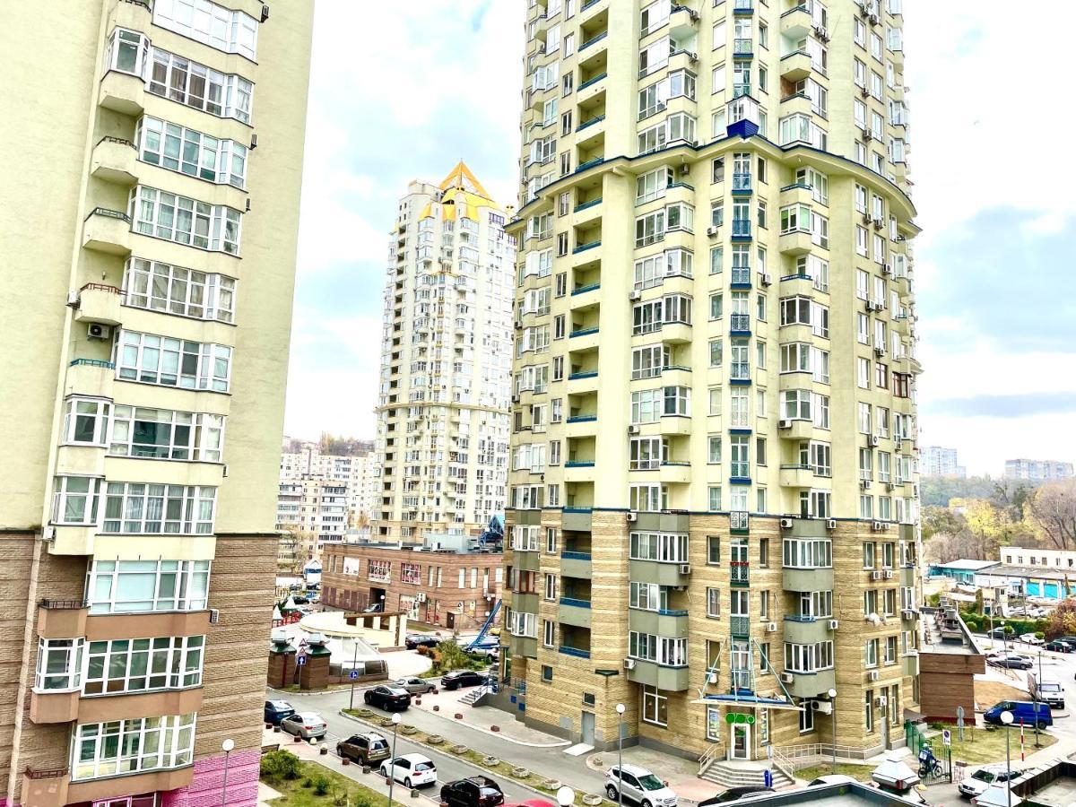 Navit Luxury Apartments With Breakfast Near The Railway Station, The City Center And The Park Kiev Exterior foto