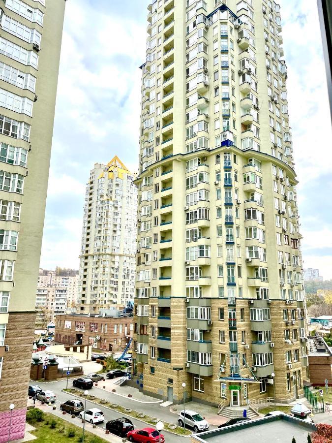Navit Luxury Apartments With Breakfast Near The Railway Station, The City Center And The Park Kiev Exterior foto