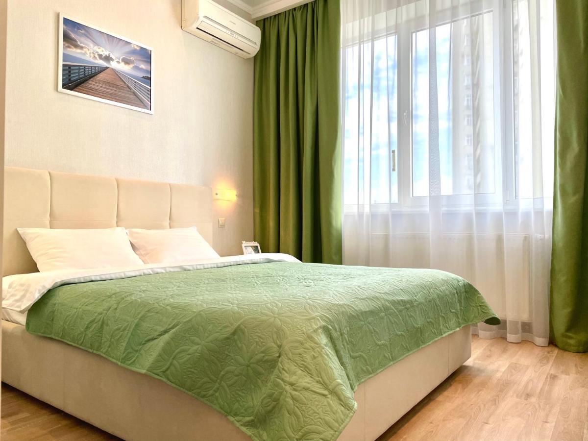 Navit Luxury Apartments With Breakfast Near The Railway Station, The City Center And The Park Kiev Exterior foto