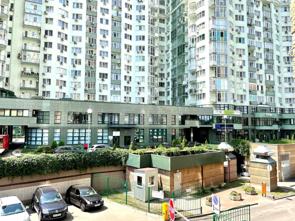Navit Luxury Apartments With Breakfast Near The Railway Station, The City Center And The Park Kiev Exterior foto